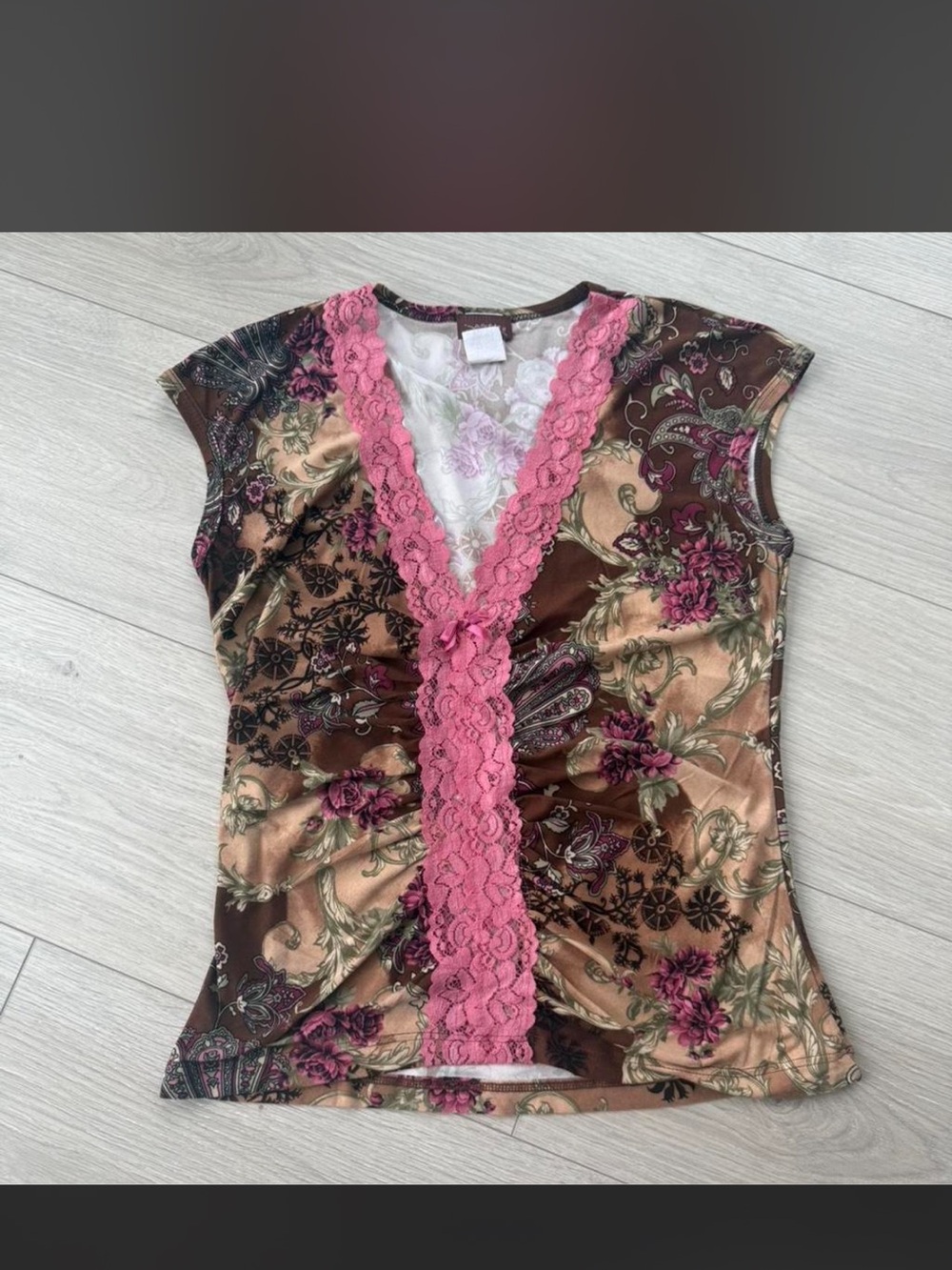 Floral Lace-Trim V-Neck Women’s Top in Brown and Pink